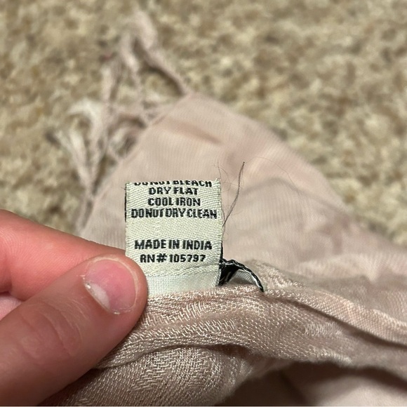 Anne Klein women’s shawl - Picture 3 of 3